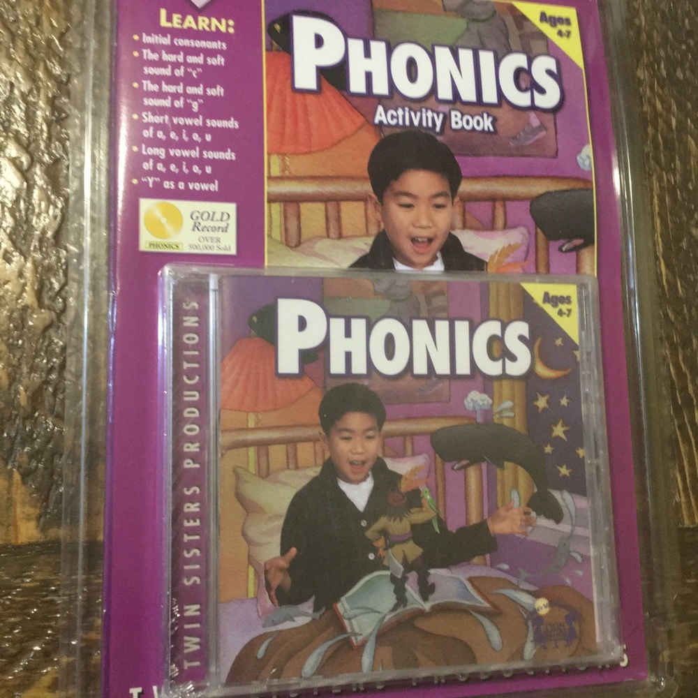Phonics Activity Book/CD Ages 4-7.